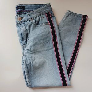 Tommy Hilfilger light blue denim jeans with 3 snap bottoms.